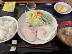 朝ご飯をしっかり食べて今日も遊びます。

