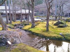 ホテルで「しょうざんリゾート京都」の北庭園の入場券を頂いたので行ってみました。
苔が美しい池泉回遊式庭園で茶室もあります。