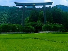 産田社から見る大鳥居。