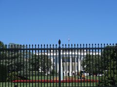 ホワイトハウスの公開ツアーが再開されたら、中に入ってみたいですね。南側からのホワイトハウスです。よく見えなかった。