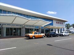 羽田発12:20奄美大島着14:25

奄美空港到着です。
奄美大島も良いお天気ですね。