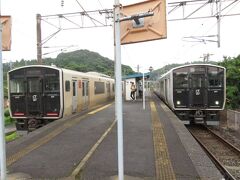 2022.07.24　肥前大浦
佐賀県に入って肥前大浦に到着。数少ない普通電車どうしの行き違いだ。