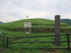 続いて温泉街の中心部からちょっと離れていますが､道標の矢印があったので加牟那塚に行ってみました

6世紀に渡来人が造った県内最大級の円墳(古墳)だそうです
どうも､昔はこの辺りには沢山の古墳があったそうです