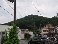 右手に見えるは湯村山
標高は446mで､山頂には武田家時代の山城跡がある