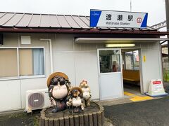 工場見学を終え、最寄り駅の渡瀬駅へ徒歩で向かいます。　工場からは徒歩10分ほどでしたけど、平日朝9時台に渡良瀬駅に到着する電車自体がなく、館林駅からタクシーに乗ったのです。　

12時台は1本しか運行されてなかったけれど、工場見学が終わってちょうど良い時間帯があったので、良かった!　12:05発の電車で移動開始です!。