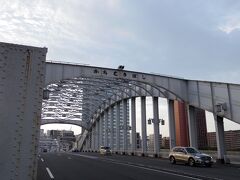 大江戸線勝どき駅から歩いて勝鬨橋へ。
この辺りに来るのは初めてです。