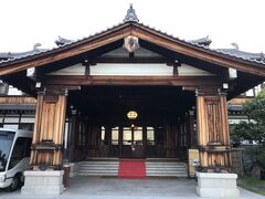 5時半過ぎにホテルを出て、奈良公園方面へ。まだ涼しい。