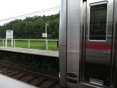 2022.08.09　北見ゆき特快きたみ車内
桜岡で行き違い。上川までは「きたみ」の１往復と４６２２Ｄ以外全て文鎮に置き換えられてしまった。