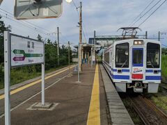 犀潟駅からは北越急行線に入ります。
北越急行線の電車行き違いのため、２分ほど停車しました。