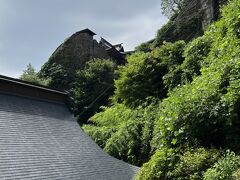 仁王門すぐ上の観明院の所で休ませてもらいました。
ゴールは見えているのですが、どうにも足が動かなくて…。
飲み物買っておいて本当に良かった。