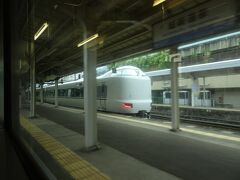 城崎温泉駅に停車、特急電車が停車してます、ここからは電化されているのですね