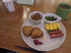 3泊目も前日同様、The Stay Sapporoに宿泊。
この日は朝食付きだったので、提供開始の8時に食堂へ下りて朝ご飯を食べる。

これで1人500円。
これにプラスしてお味噌汁もありますが、焼きおにぎりは冷凍だしね。
まー、こんなもんかなと。

この後給油して、ニセコ経由で函館へ向かいます。