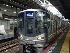 大阪駅０８：１９発の新快速で出発します