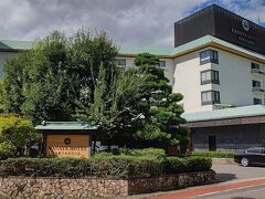 鬼怒川温泉駅から徒歩数分で鬼怒川金谷ホテルへ到着です。
鬼怒川金谷ホテルの外観です。