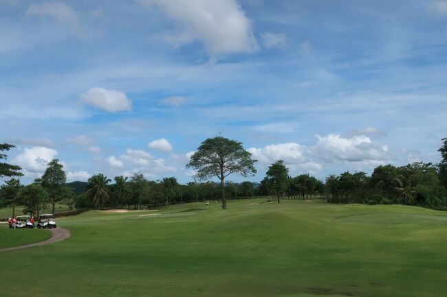 ◇Pattaya  Country Club<br />フェアーウエーはまずまず状況。<br />改修後のコースレイアウト余り癖無く良いが、<br />グリーンが手入れされれば、さらなるランクアップされるにと思いました。<br /><br />パタヤ中心部から近くて良いロケーションコース。