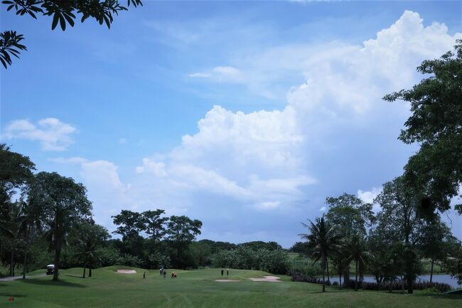 ◇Pattaya  Country Club<br />晴天の空と雲は綺麗です。
