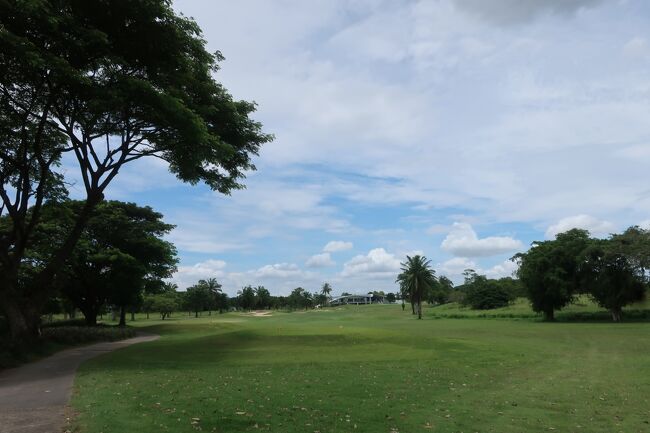 ◇Pattaya  Country Club<br />自分は、飛ばないので、真っ直ぐのんびりプレー。