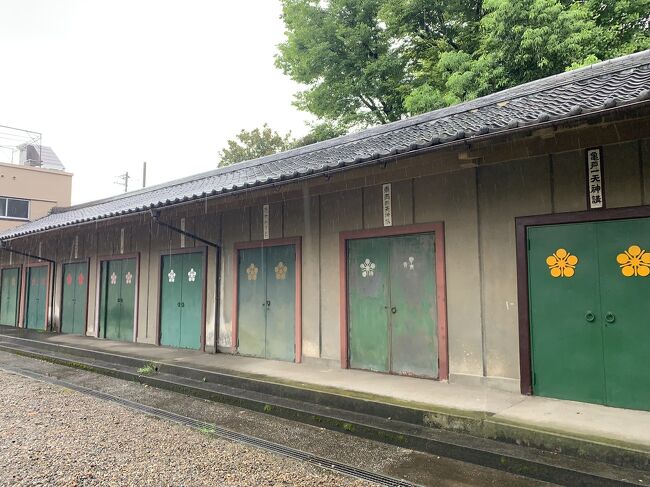 御神輿の倉庫でしょうか。<br />圧巻です。