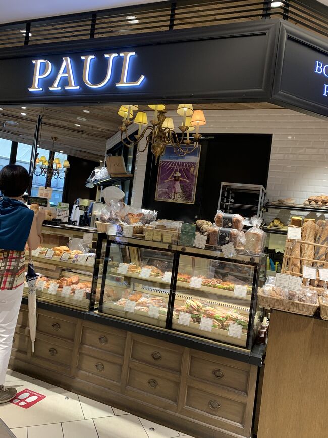 品川駅に戻ってきました。<br />こちらでテイクアウトします。