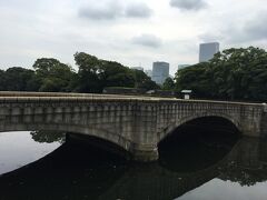 築地川に架かる立派な石橋。