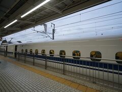 三島駅で新幹線に乗り換え、東京駅へ。新幹線（こだま）空いています