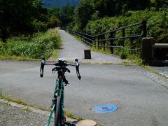 西湖いやしの里根場は過去に幾度となく訪れている場所。

茅葺屋根の集落です。

振り返ると富士山が。