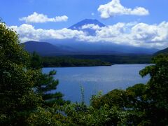 国道３００号に出て富士五湖の最も西側に位置する本栖湖へ。

この３００号で身延迄行きます。

富士山が綺麗と思って立ち止まって写真を撮りました。