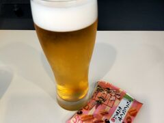 羽田空港

朝だけど飲んじゃう。だってずっと楽しみにしてた夏休み！