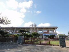 波照間小中学校。
高校は無いので、石垣島で寮に入るのかな。