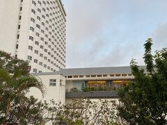 2022/04/24　6時前にダブルツリーbyヒルトン那覇首里城を出発してゆいレール市立病院前駅まで徒歩。そこから那覇空港へ行き、沖縄＝(羽田)＝千歳　往復してきます。