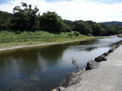五十鈴川です。
伊勢市の南部にある神地山が源流になっています。
伊勢市街を通り、最後は伊勢湾に流れつきます。
「いすず自動車」の名前の由来にもなっているそうです。