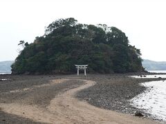 引き潮の時刻を見つつやってきました小島神社。