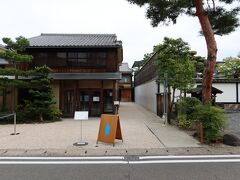 ホテルに泊まったイニシアチブ・・・ということで、込み合う前に南禅寺へ向かう。
ブルーボトルコーヒーのお店。あとで来ようと思っていたが、またしても行かずじまいに。

　結局、京都市内ではスタバしか飲まなかった。イノダコーヒーとかもあったのに。