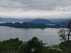 生憎のお天気の十和田湖。
次は青森を目指す。