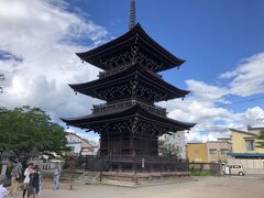 高山駅に到着しました。
途中で良さげな寺院がありましたので写真撮っていきます。