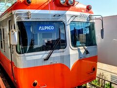 上高地まで走る電車は昔懐かしの井の頭線の車両。松本駅はアルピコ交通の電車の駅と共用になっている。