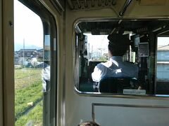 松本駅からは単線の大糸線に乗り換えて信濃大町へと向かった。