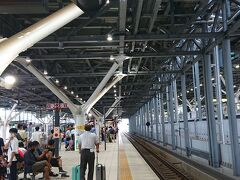 到着しました。16:11です。なんか、ヨーロッパの雰囲気があるような富山駅です。いいねー。

長い修行でした(笑)でも、二か所観光できたから、有意義な旅でした。本も１冊読めました。私的には、とっても、楽しい電車の旅が
体験できました　とさ。