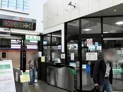 山形新幹線でかみのやま温泉駅に到着しました。
山形新幹線は在来線も停車する駅で、私が知る新幹線の停車駅の雰囲気とは少し違いました。
