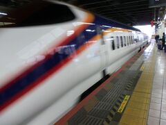 　ここはJR大宮駅、東北新幹線下りホームです。9:47発の東北新幹線 やまびこ131号／山形新幹線つばさ131号（東京－福島間つばさ131号を併結）に乗車。

