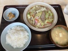 午後からは熊本電鉄徘徊
まずは上熊本駅へ移動
駅前食堂で腹ごなし