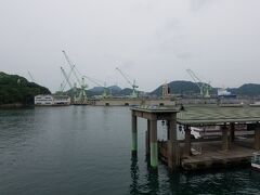 尾道駅からすぐの桟橋にやってきました。対岸は向島ですね