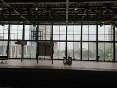 富山駅です。雨が降り出しました。

今日は、降ったりやんだりと、忙しい天気です。