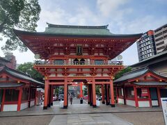 今日は試合観戦がないので明石海峡大橋をめぐる旅。
まずは生田神社で1回目の必勝祈願。

生田神社
「日本最古級の由緒ある神社。3 世紀初頭に建立。」
神戸の由来はなんと、この生田神社を守る家である神戸（かんべ）44戸から来ているそうだ。