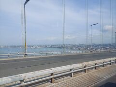 今日の旅のメイン。明石海峡大橋。
神戸までは若い時から何度も来てるけど、その先は来る機会がなかったな。

まずは明石海峡大橋の上を渡る（バスで）。