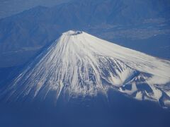 朝7時半の便に乗りました。
恒例の富士山をパシャ。