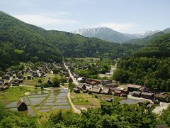 ●城山天守閣 展望台から＠白川郷

大小100棟余りの合掌造りが残る荻町地区。
白川郷を代表する地区です。