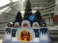 アクロス福岡の入口にも、クリスマスの飾り付けが。