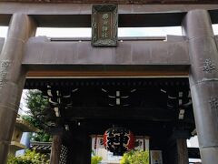 2日目。
ここだけ素泊まりなので朝食に出かけます。

通り道の櫛田神社。