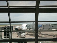 「羽田空港 第2旅客ターミナル」にて。
ANA61便、11:00発に搭乗します。